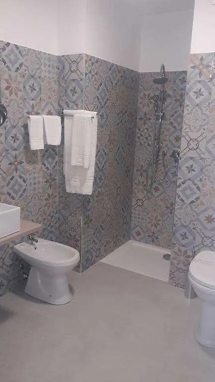 **  Отель Alexander House Катания Италия